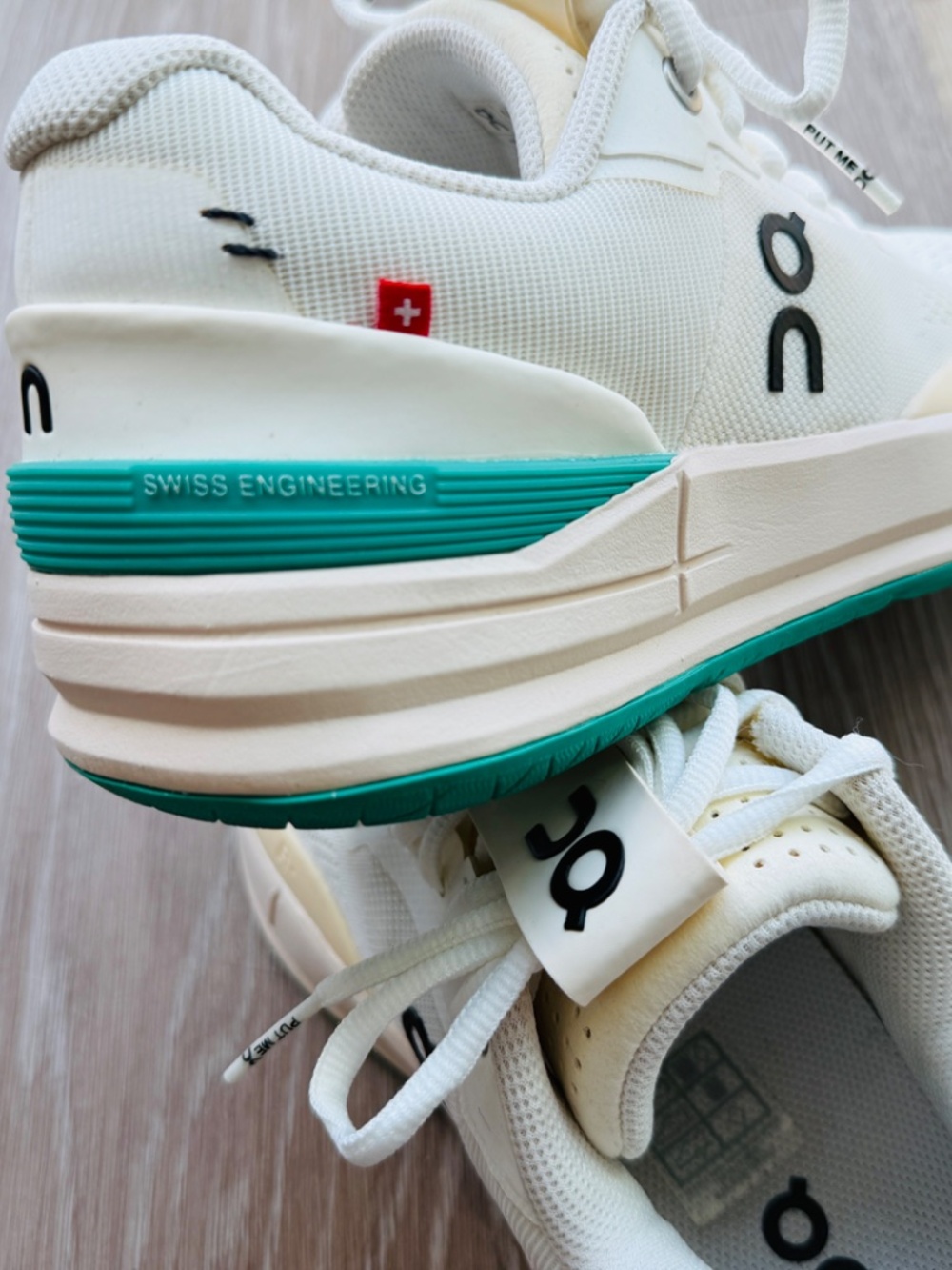 On Running "THE ROGER" & Swiss Engineering Collab Sneakers - Women’s 8 - Picture 7 of 10